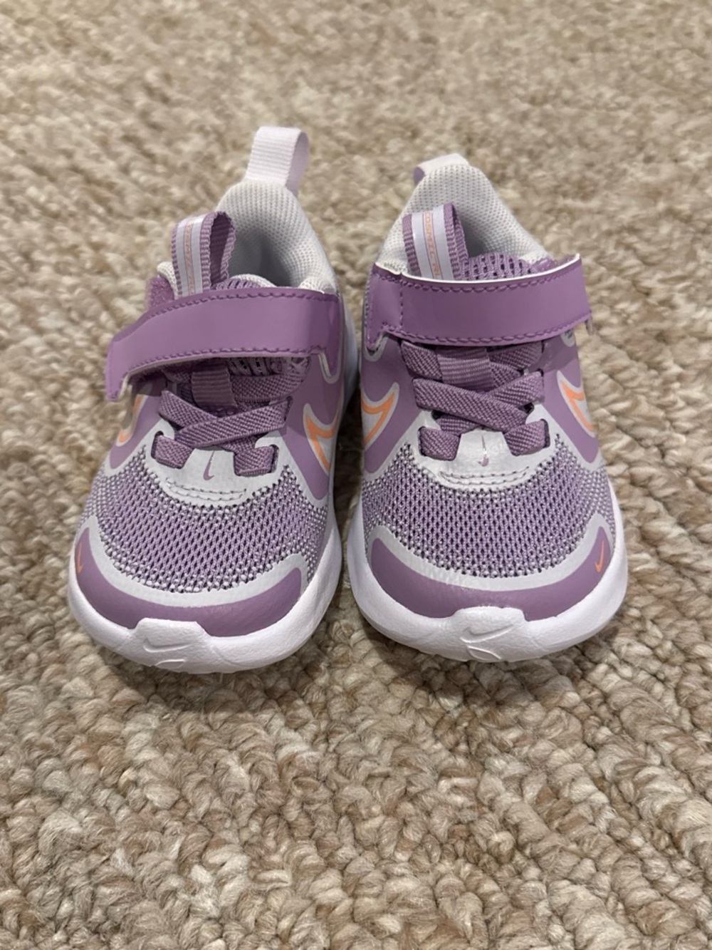 GIRLS' NIKE INFANT COSMIC RUNNER RUNNING SHOES - Picture 2 of 7